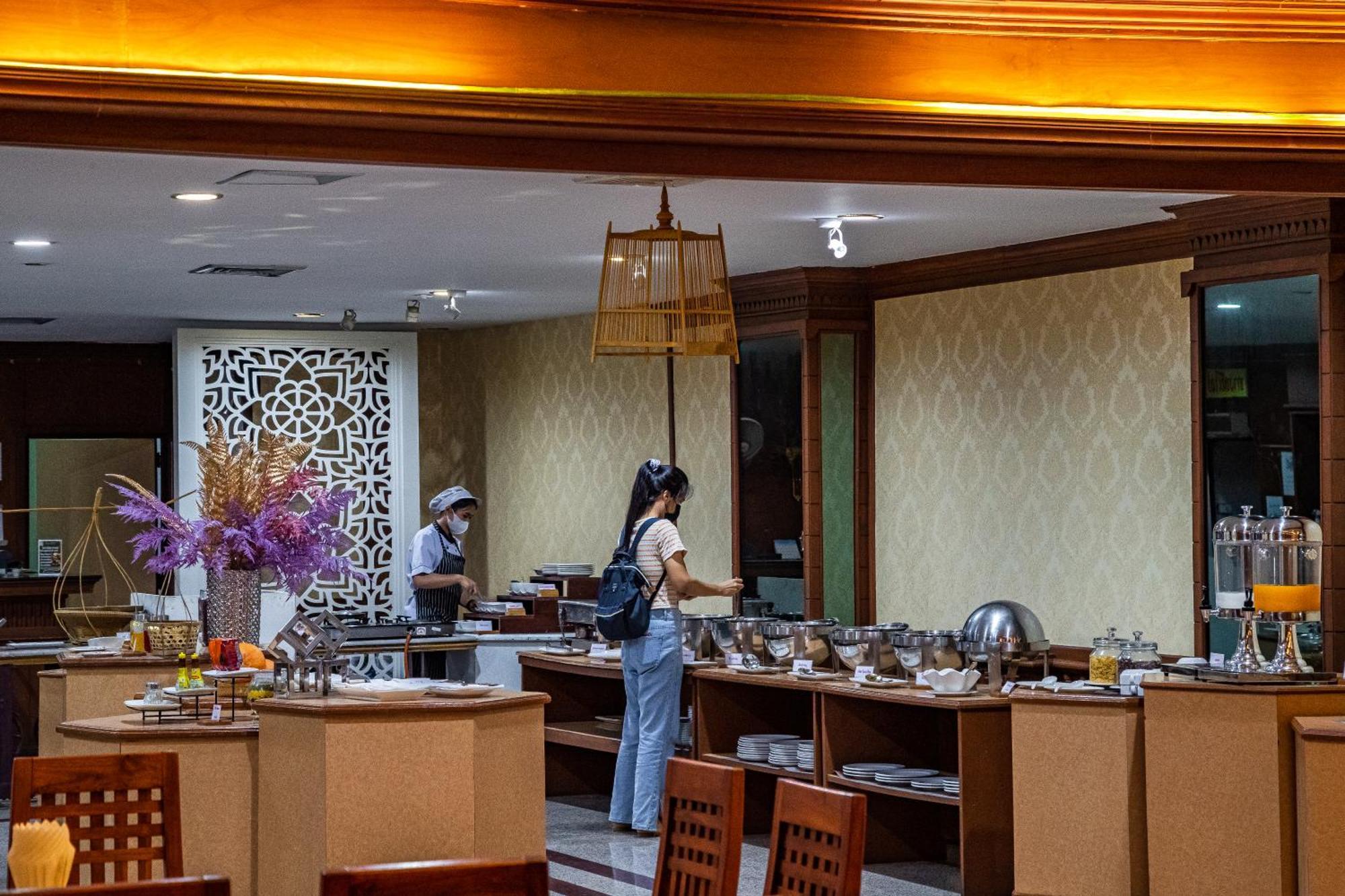 Thong Tarin Hotel Surin Exterior foto