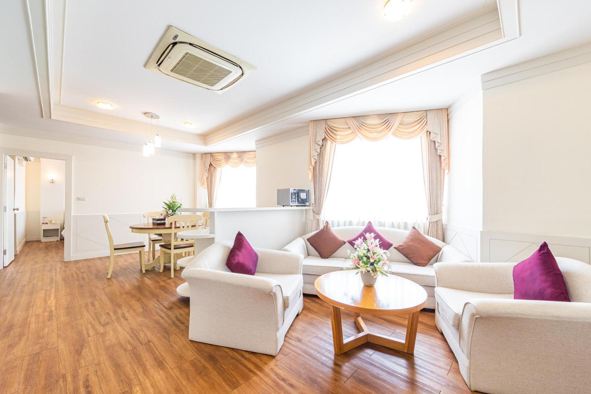 Thong Tarin Hotel Surin Exterior foto