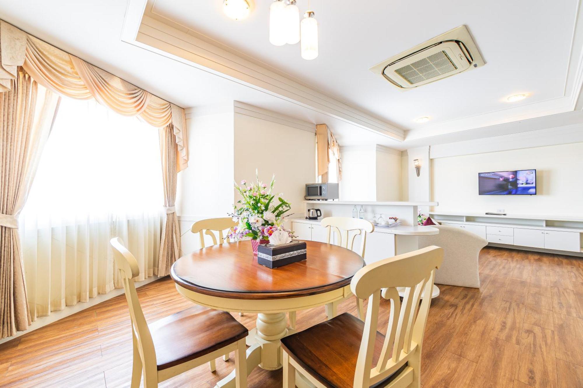 Thong Tarin Hotel Surin Exterior foto