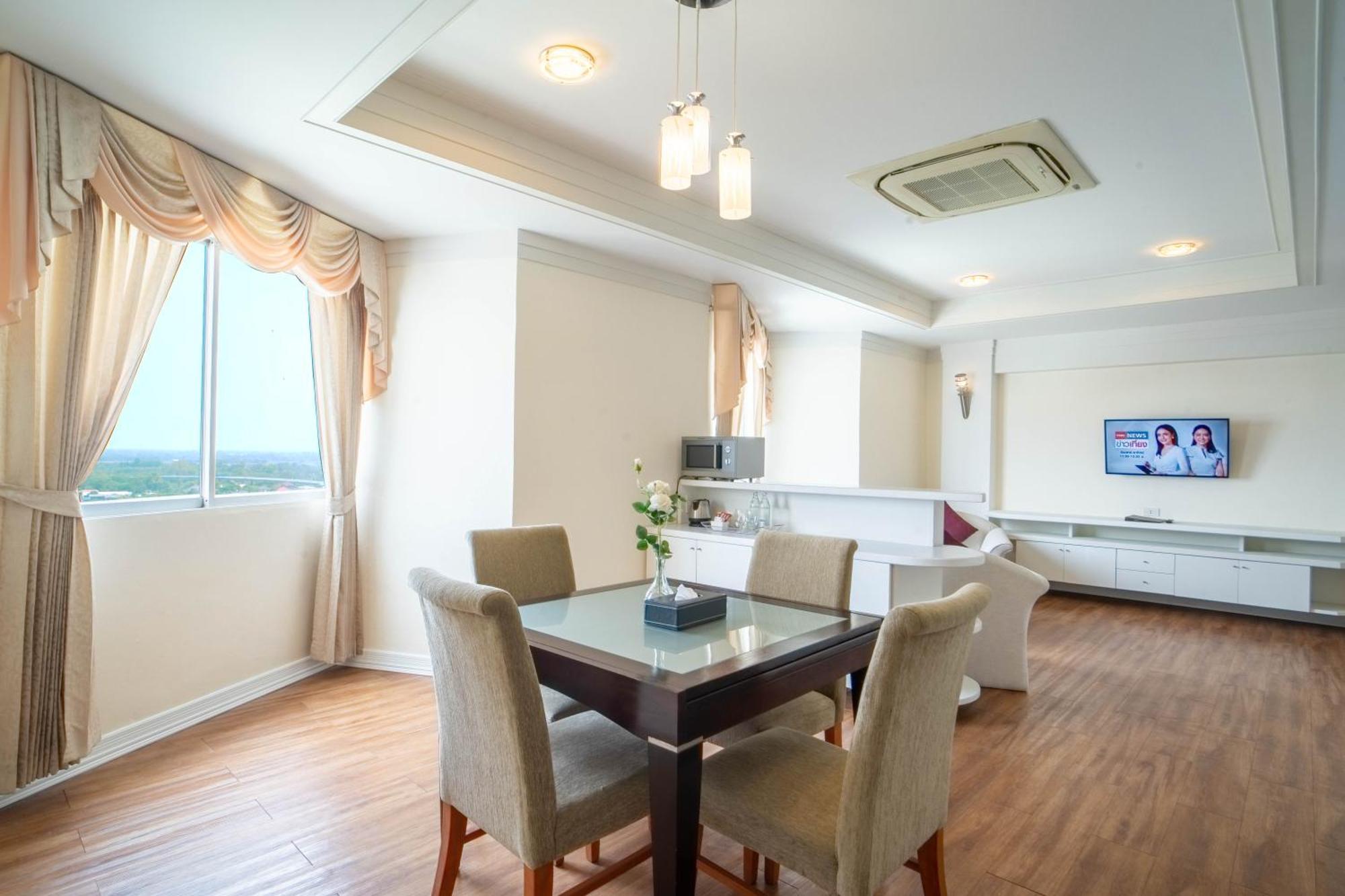 Thong Tarin Hotel Surin Exterior foto