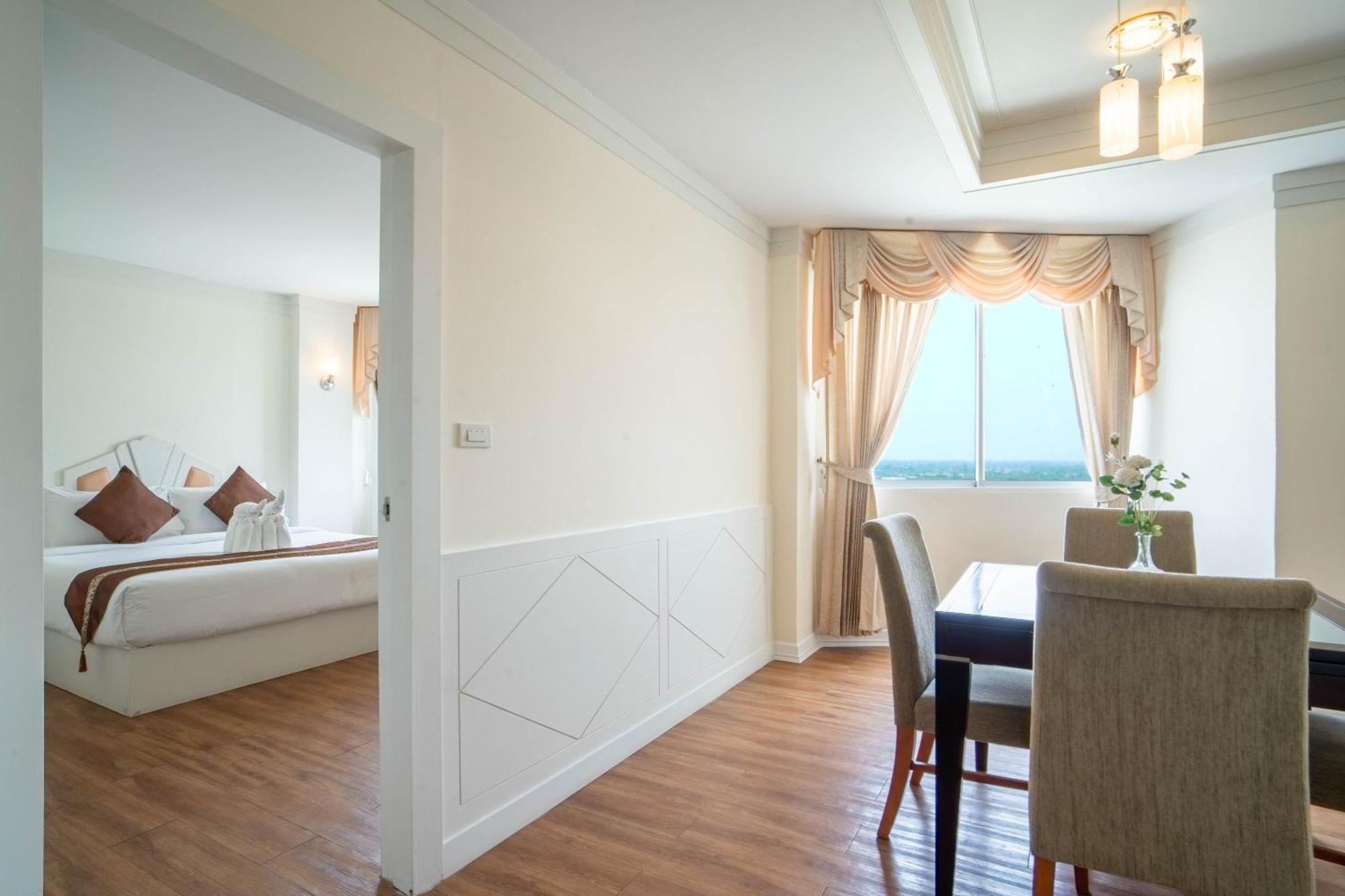 Thong Tarin Hotel Surin Exterior foto
