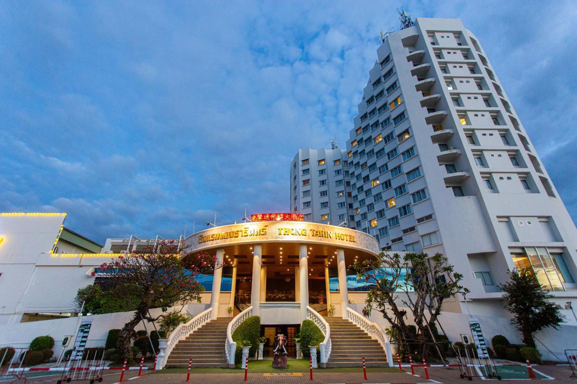 Thong Tarin Hotel Surin Exterior foto