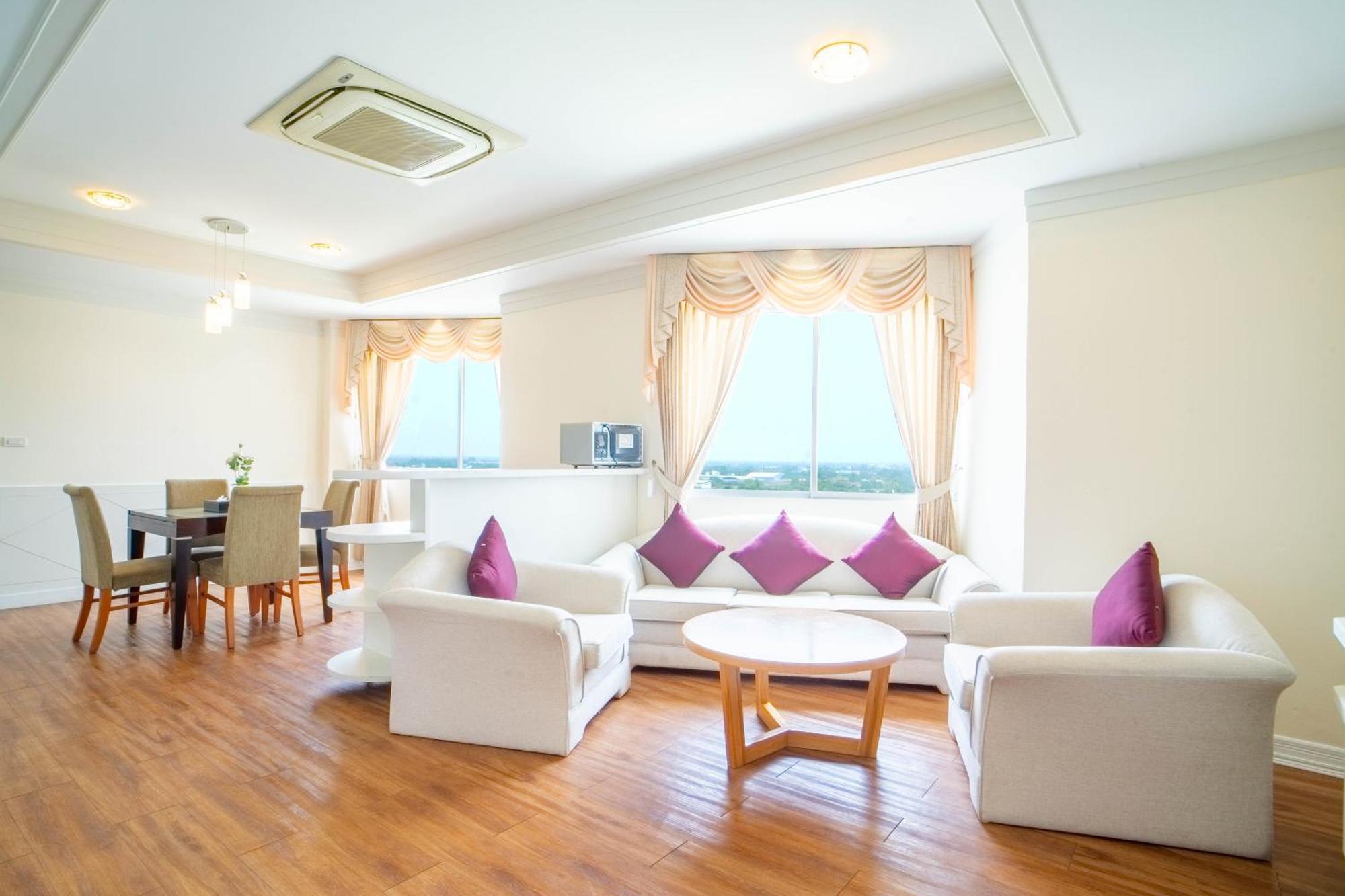 Thong Tarin Hotel Surin Exterior foto
