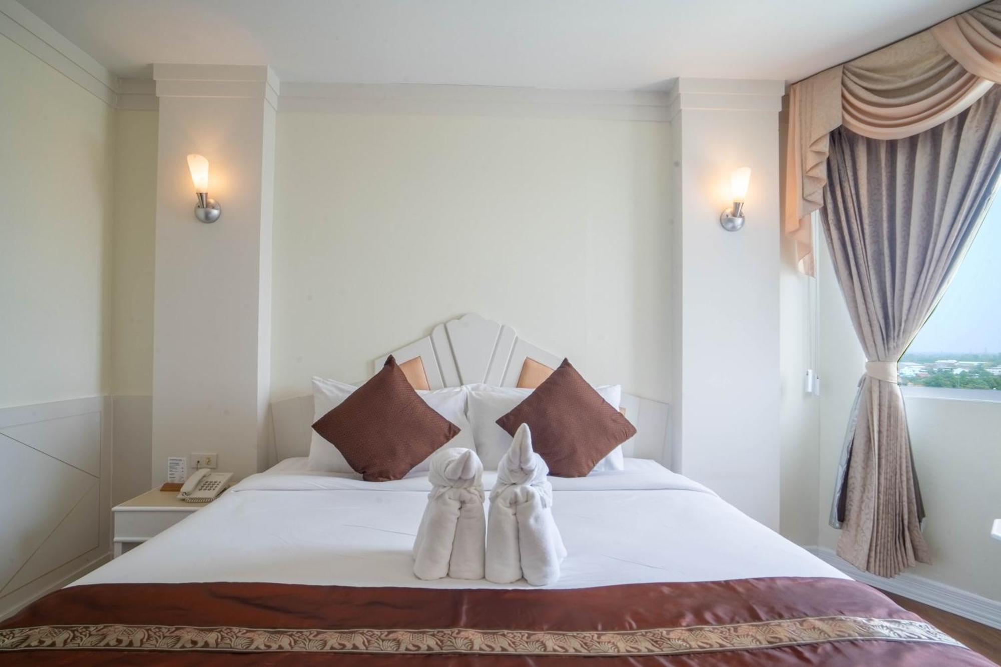 Thong Tarin Hotel Surin Exterior foto