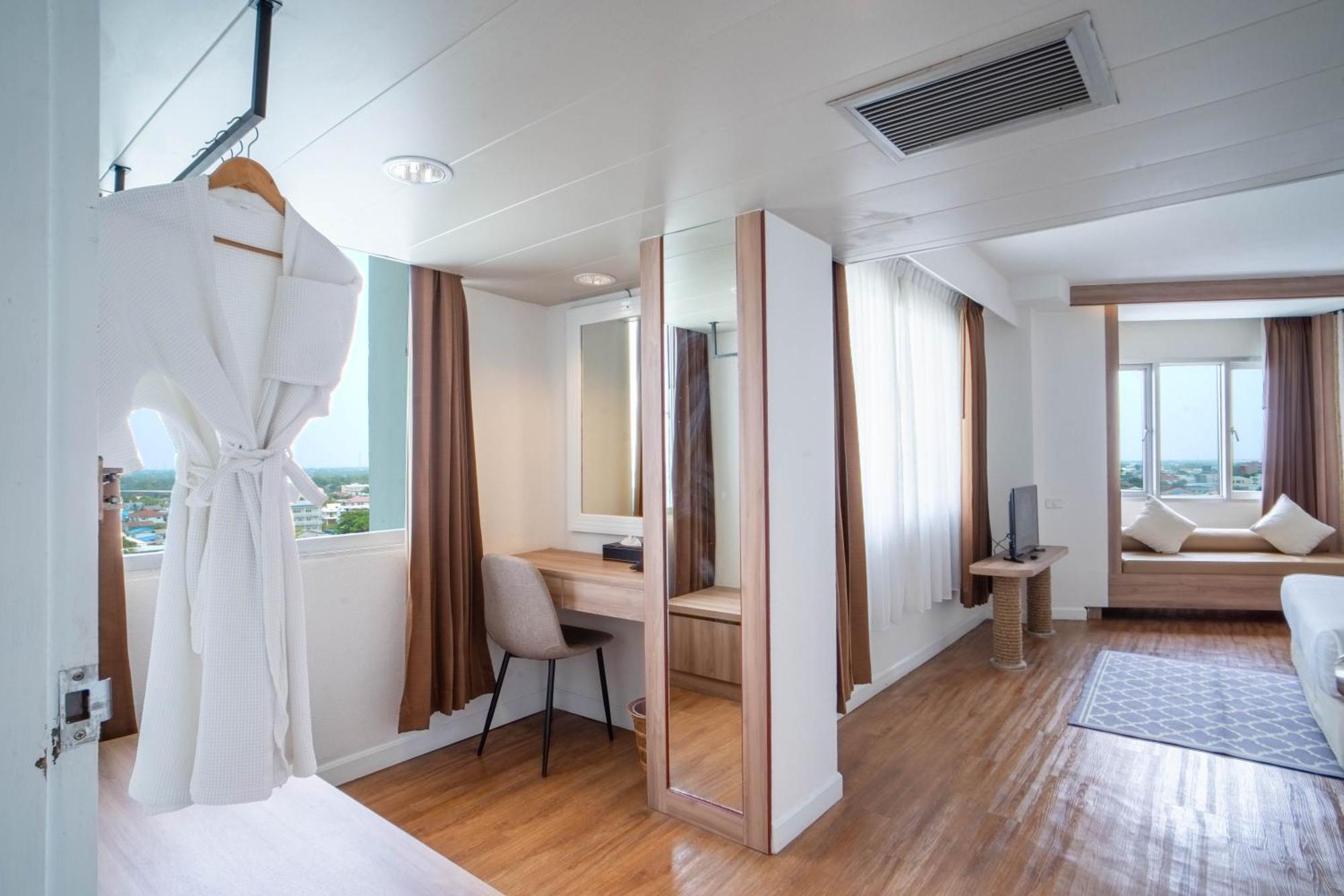 Thong Tarin Hotel Surin Exterior foto