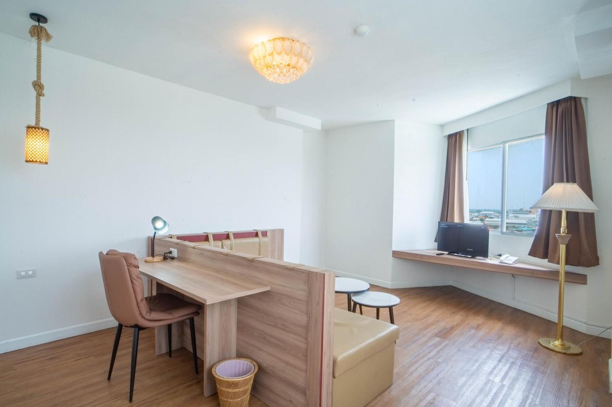 Thong Tarin Hotel Surin Exterior foto