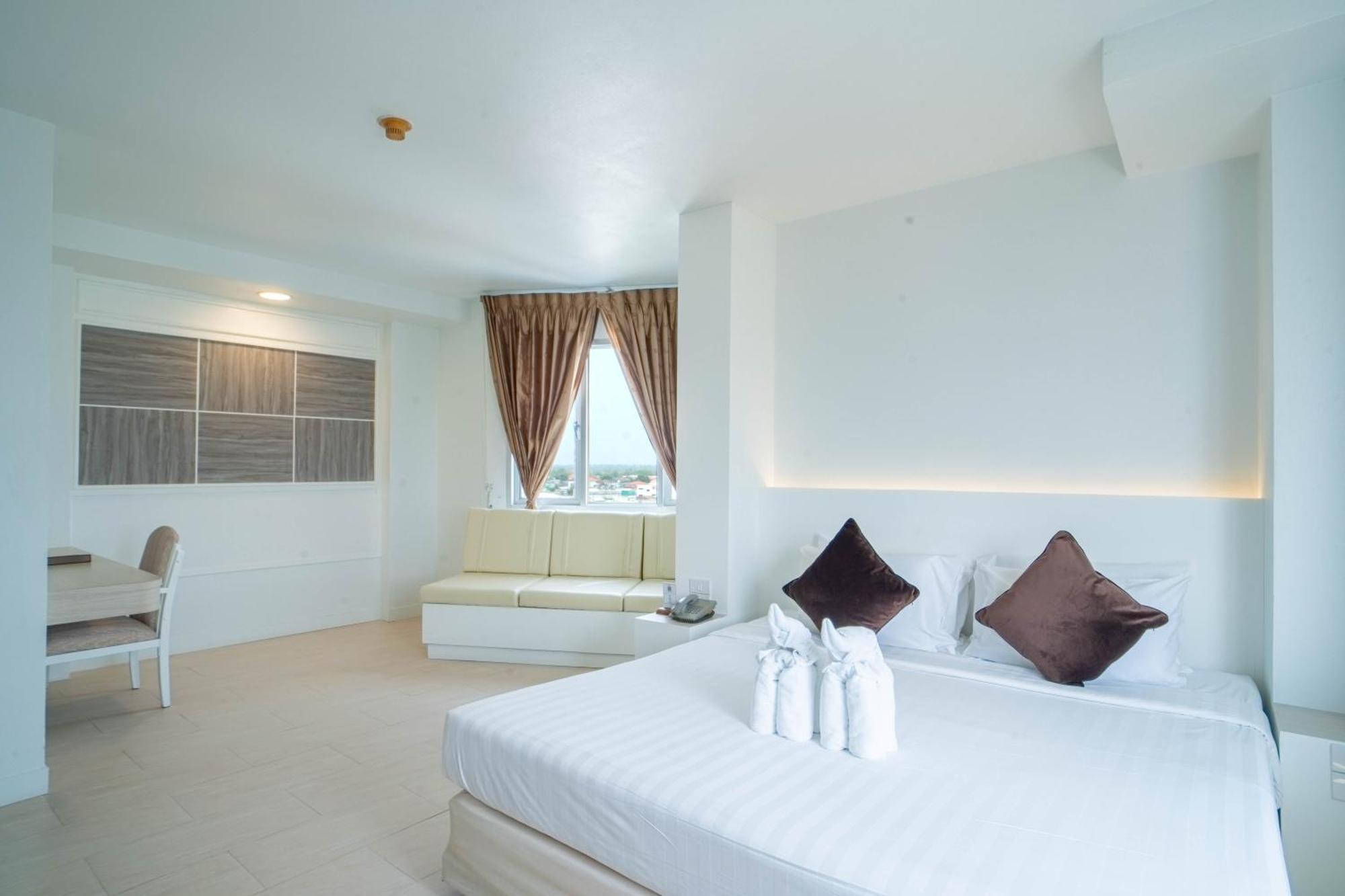 Thong Tarin Hotel Surin Exterior foto